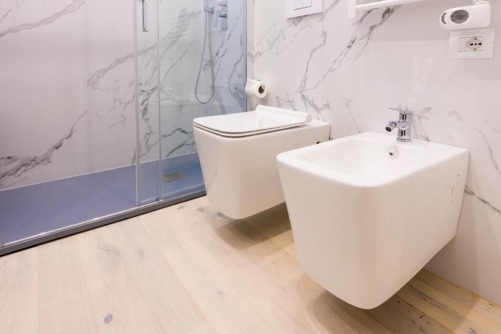 A bathroom at Apartment Greppi 5
