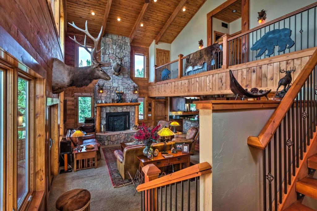 The Greisen Highlands Lodge Home with Amazing Views & Hot Tub