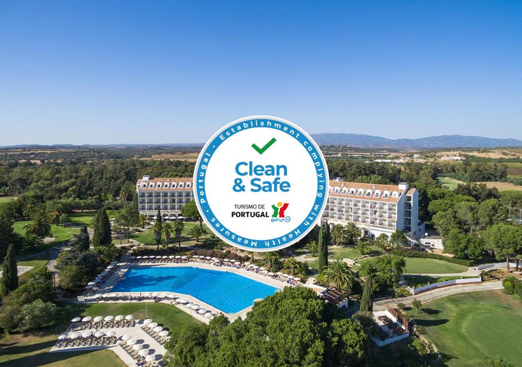 A piscina localizada em Penina Hotel & Golf Resort ou nos arredores