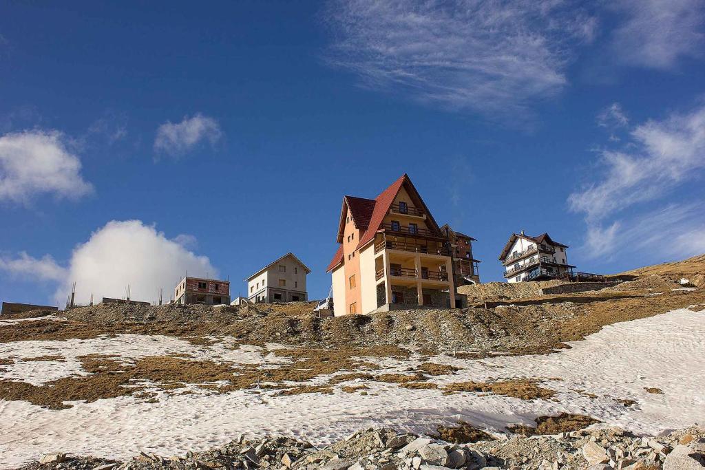 Lodge Cabana Andreea Telescaun, Ranca, Romania - Booking.com