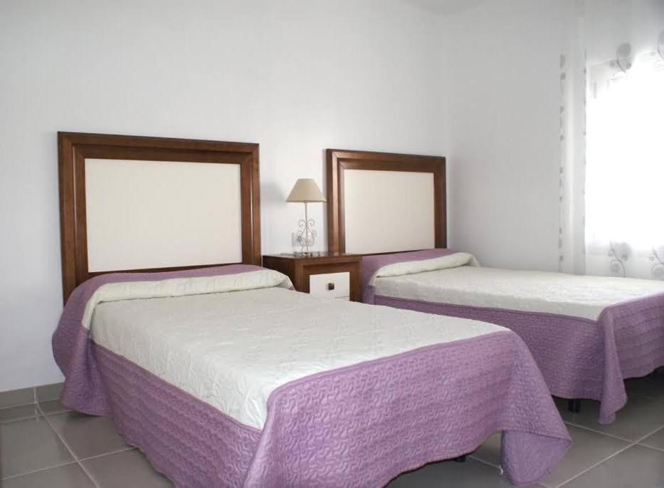 Posteľ alebo postele v izbe v ubytovaní Apartamentos Bajel