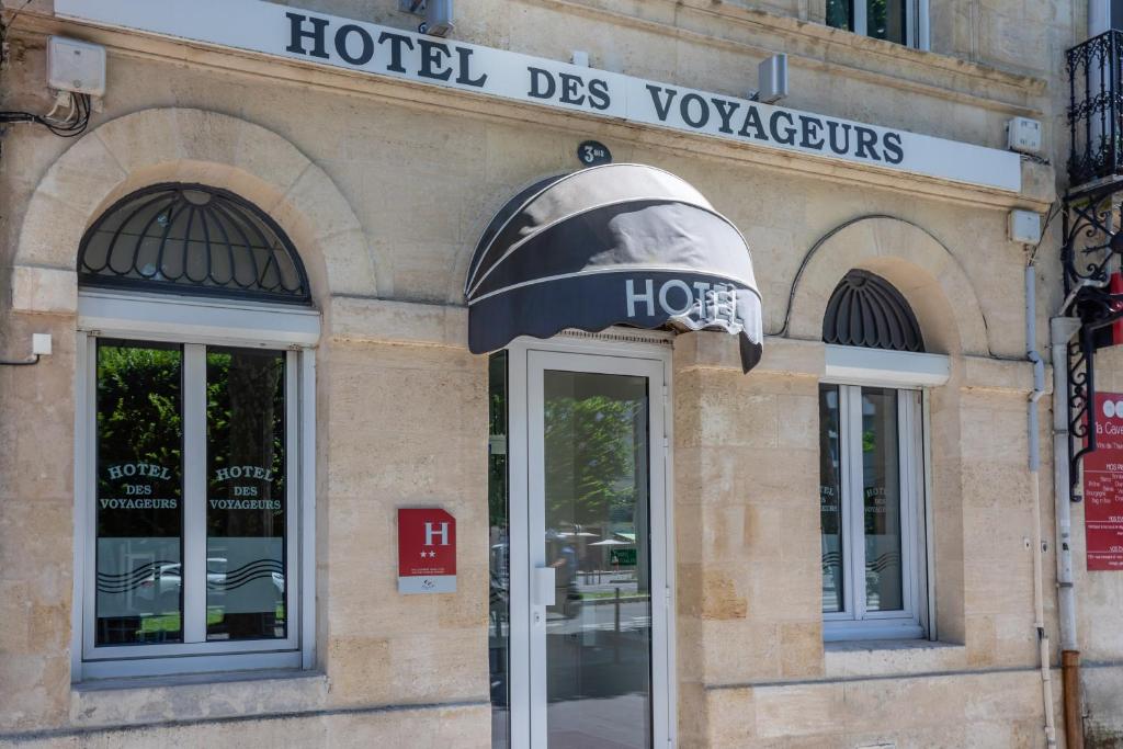 a hotel des voyagogues sign on the side of a building at Hôtel des Voyageurs Centre Bastide in Bordeaux