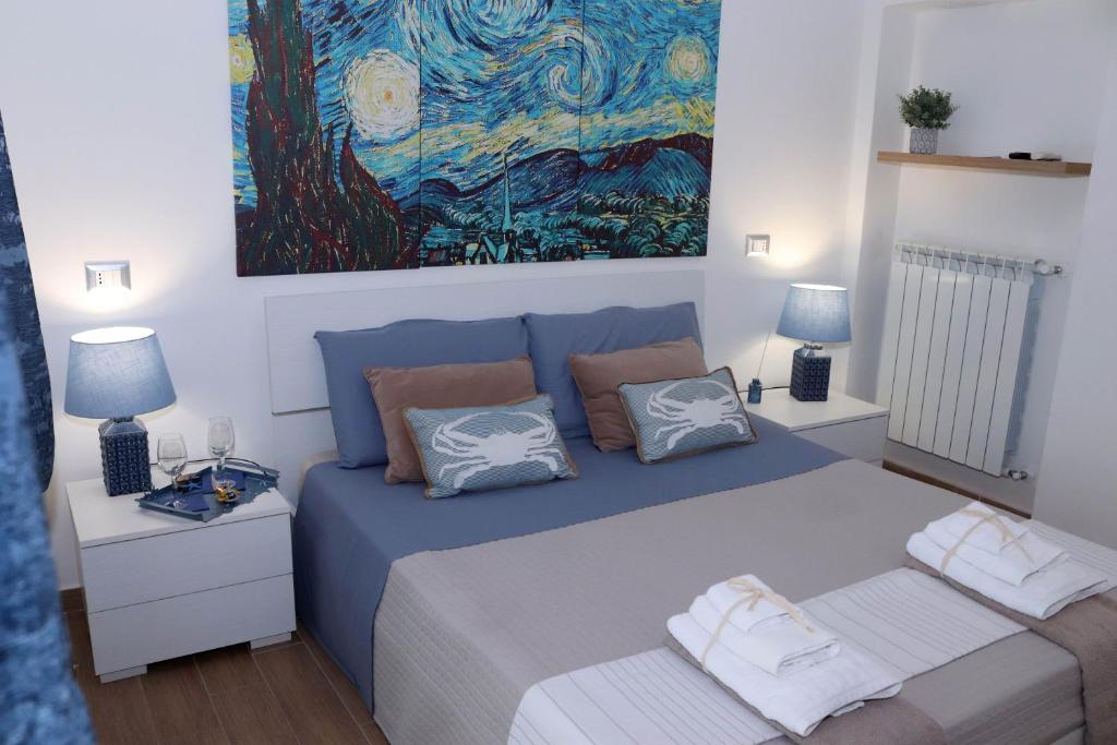 En eller flere senger på et rom på Sunset House