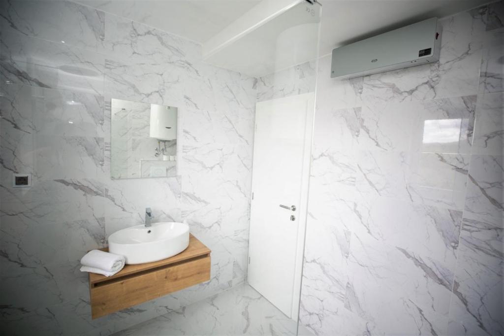 APARTMANI M&J Međugorje - Apartamento Con Balcón