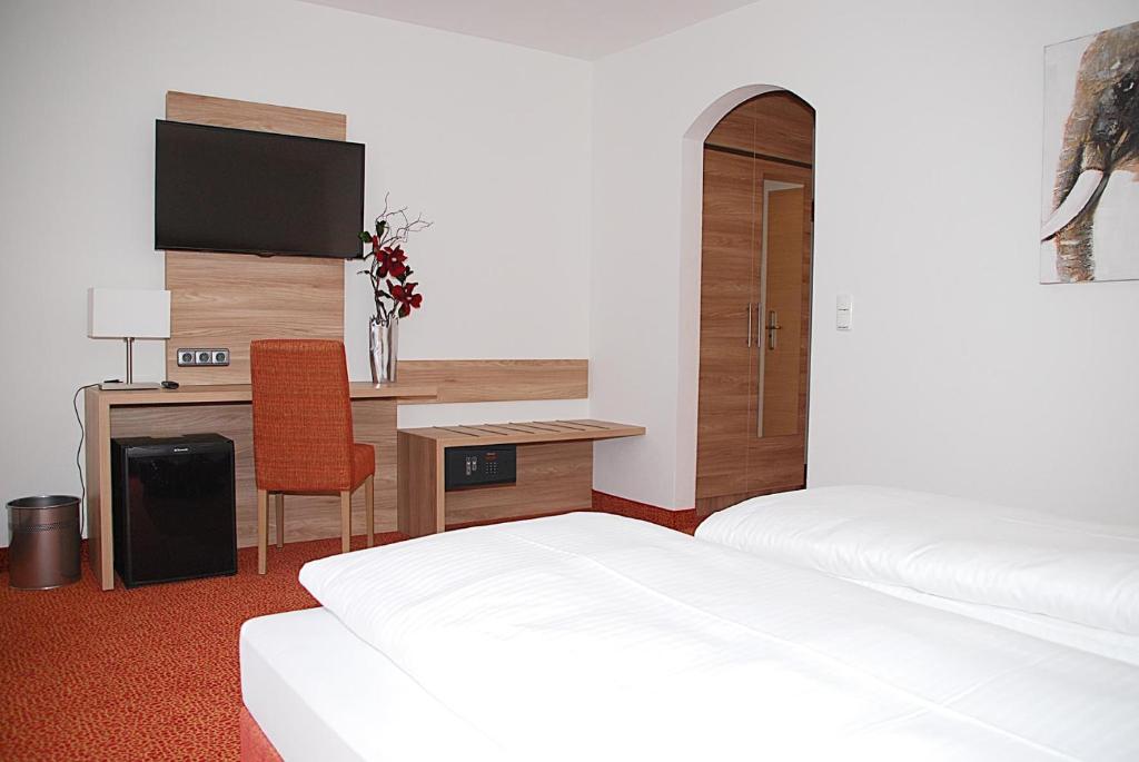 Postel nebo postele na pokoji v ubytování Hotel Isartaler Hof