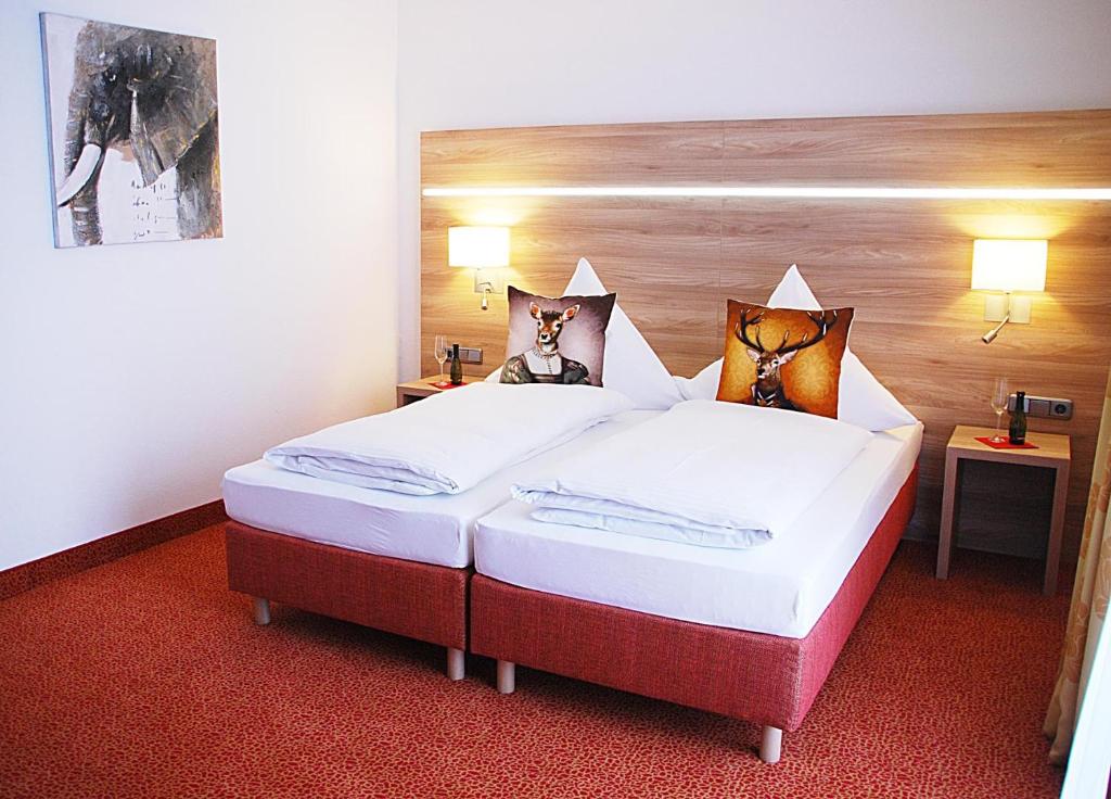 Postel nebo postele na pokoji v ubytování Hotel Isartaler Hof