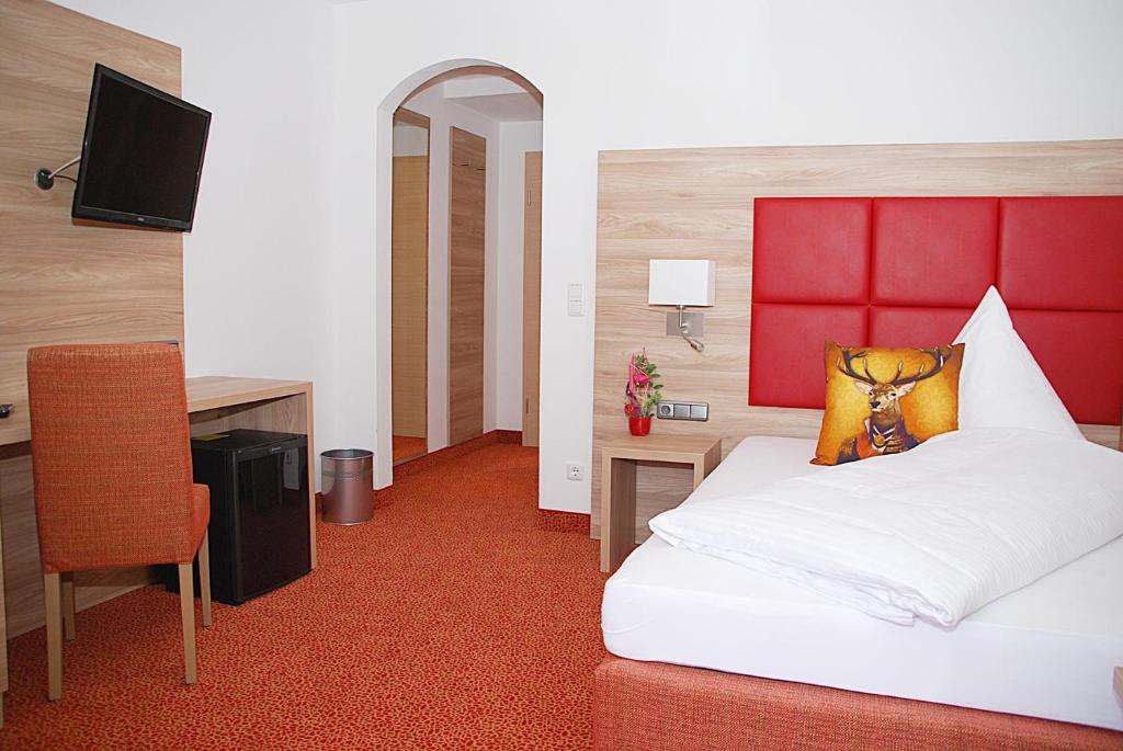 Postel nebo postele na pokoji v ubytování Hotel Isartaler Hof