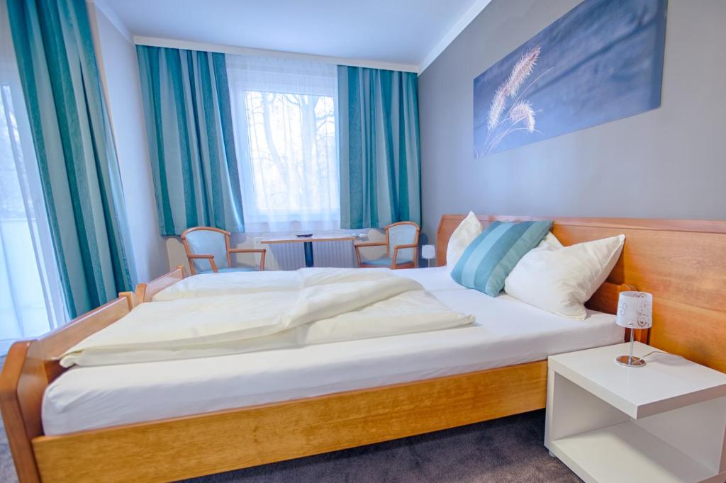Postel nebo postele na pokoji v ubytování Frühstückshotel Waldbauer