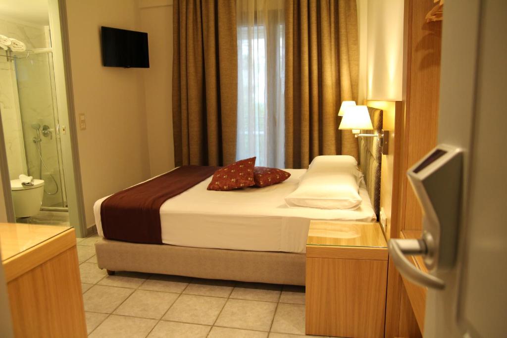 Achilles Hotel - Budget Double Room