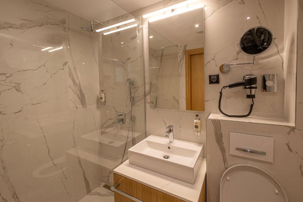 Poseidon The Beach Hotel - 3