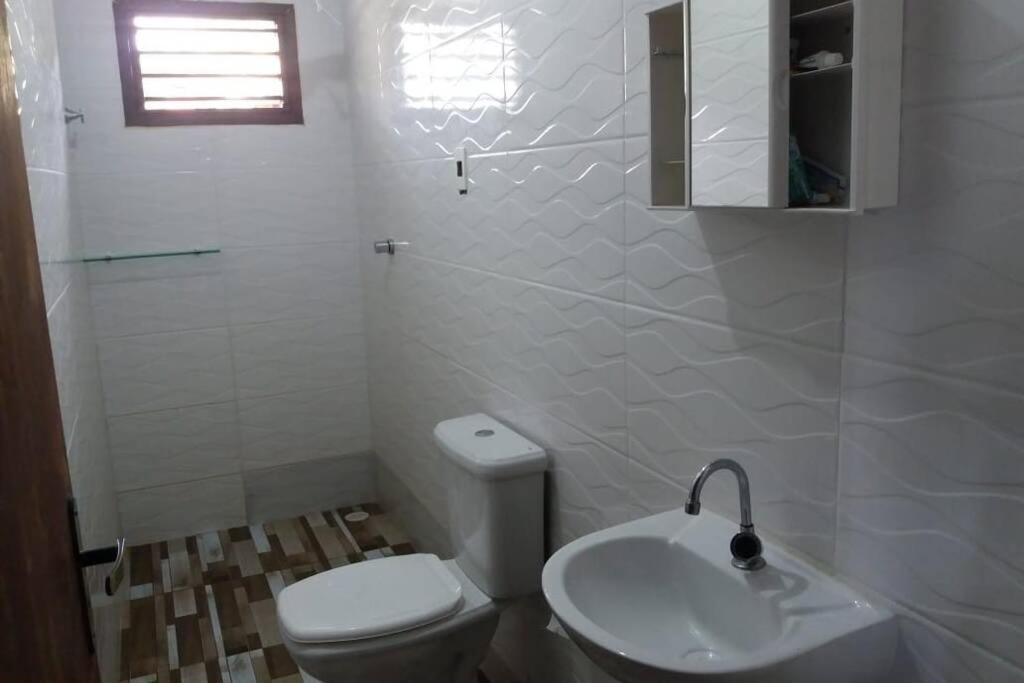  Casa em Cond. Fechado Frente Mar nos Carneiros