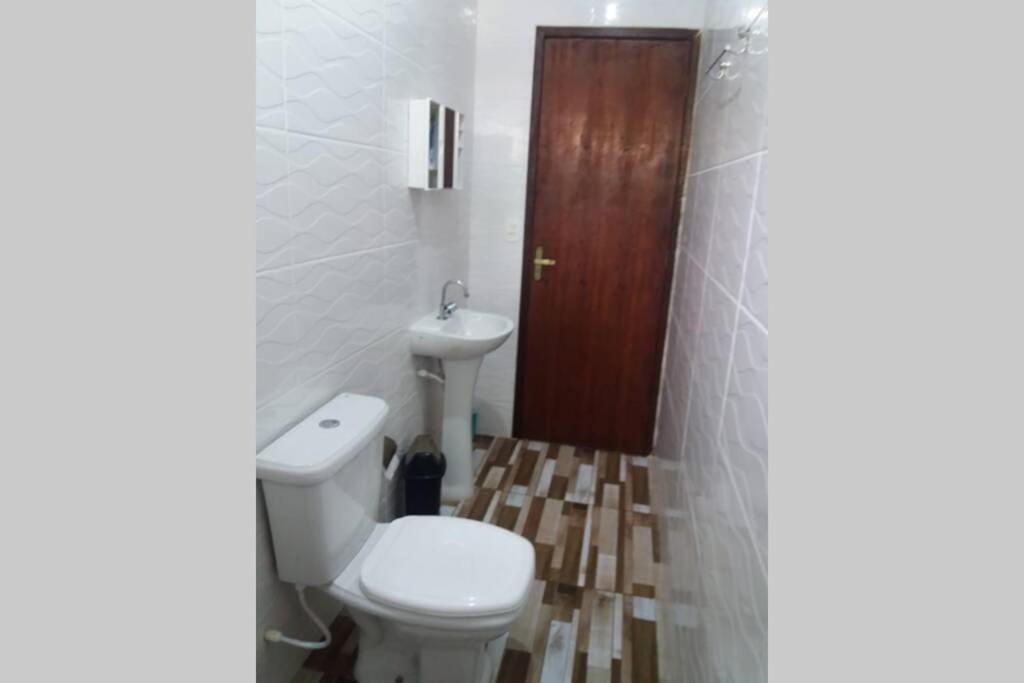  Casa em Cond. Fechado Frente Mar nos Carneiros