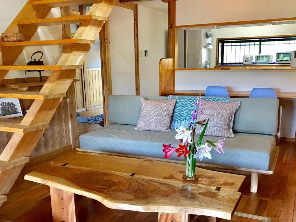 a couch and a table in a tiny house at Kumage-gun - House - Vacation STAY 84975 in Yudomari