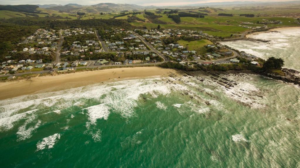 an aerial view of a beach and the ocean at Nugget View Kaka Point Motels in Kaka Point