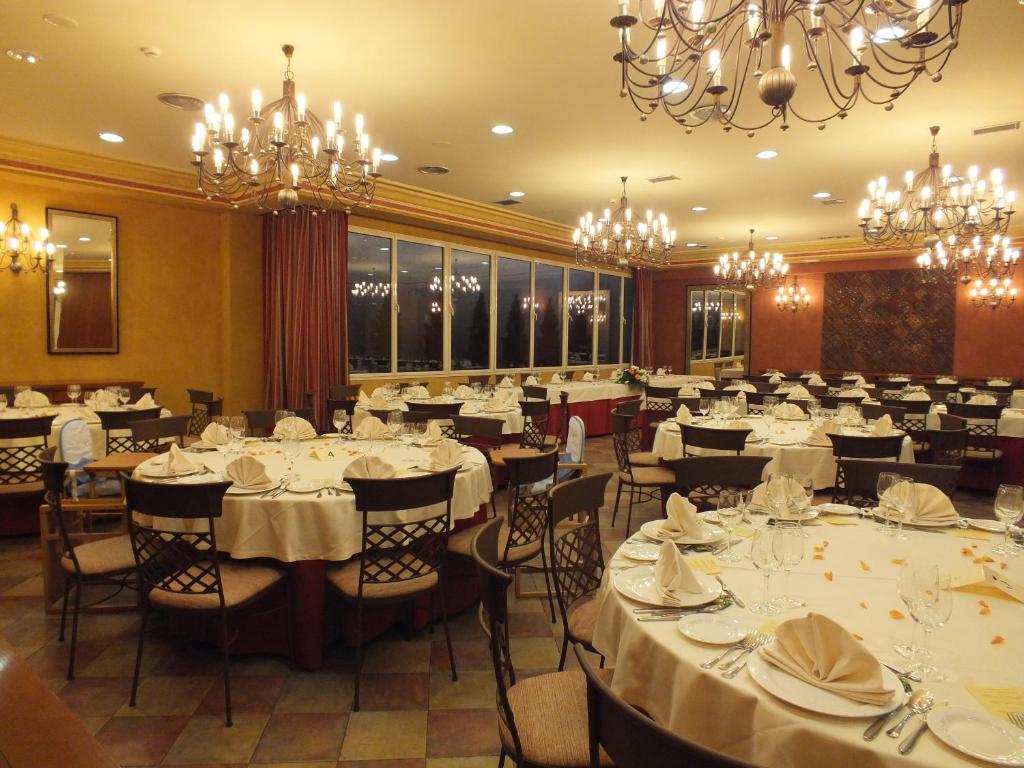 Restaurace v ubytování Hotel Pamplona Villava