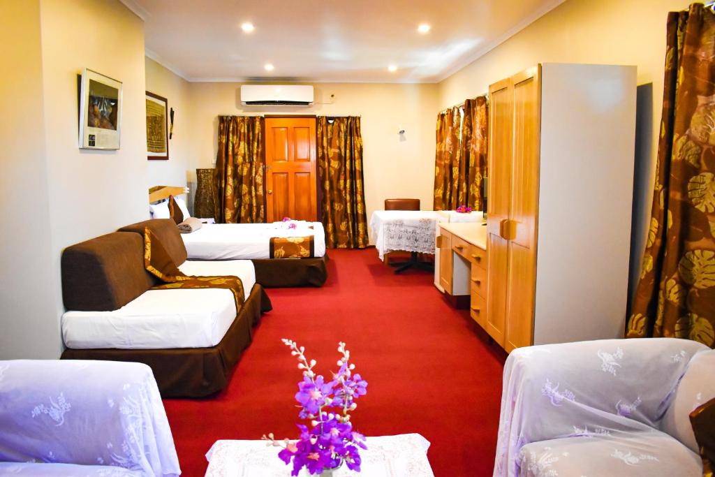 Postel nebo postele na pokoji v ubytování Grand Eastern Hotel