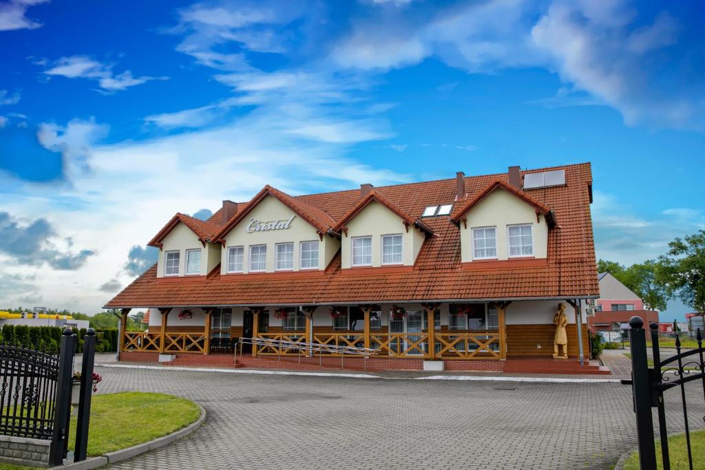 a building with a brown roof at Noclegi Cristal in Malbork