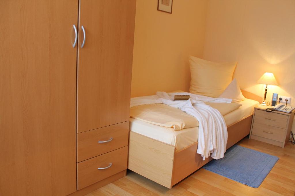 Postel nebo postele na pokoji v ubytování Hotel Brigitte