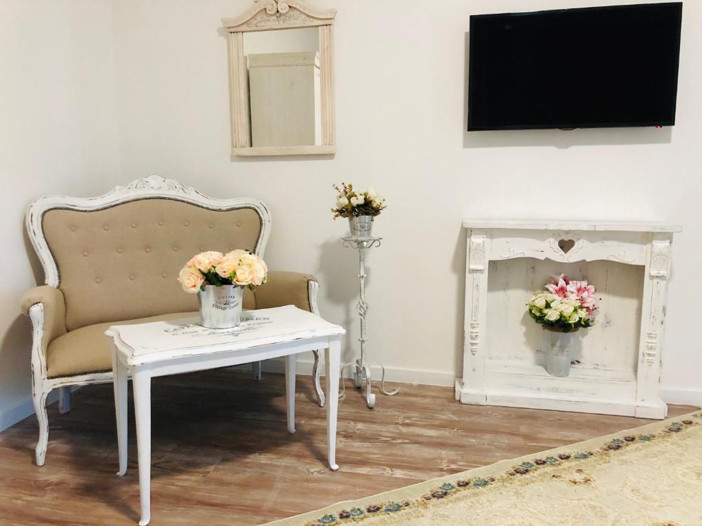 A television and/or entertainment centre at Villa Bella