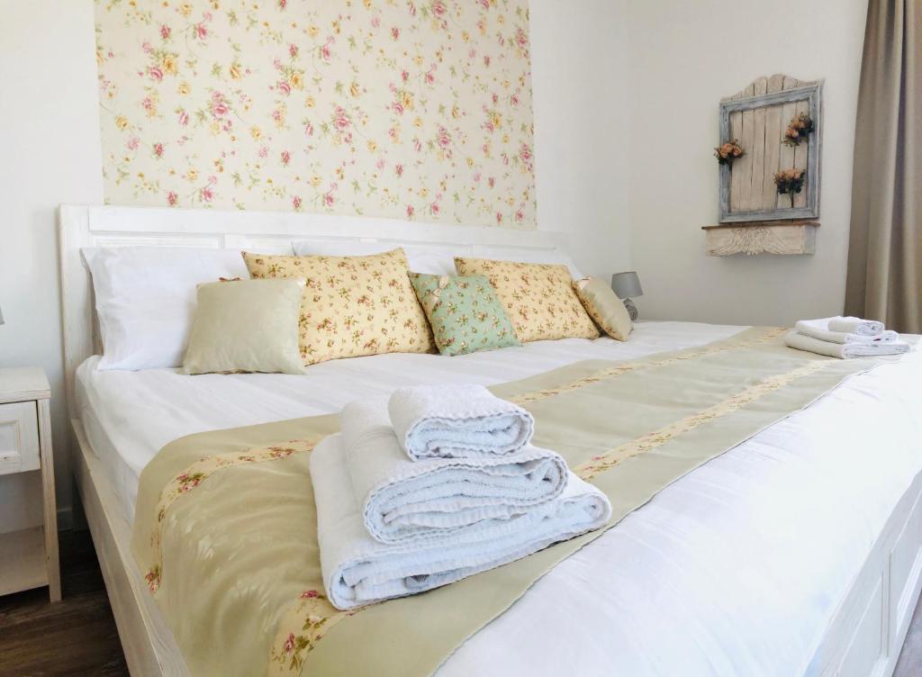 A bed or beds in a room at Villa Bella