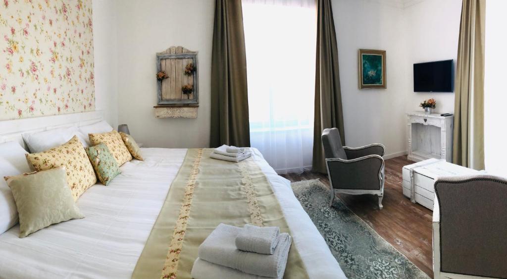A bed or beds in a room at Villa Bella