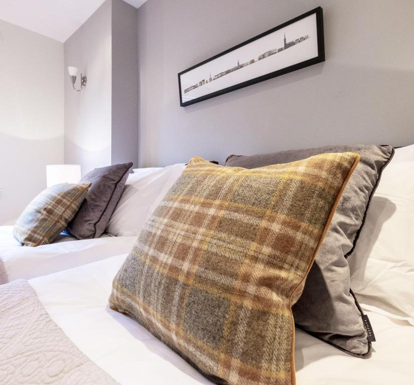 The Rock View Apartment Edinburgh Old Town 2-Bedroom Terrace Lift Parking