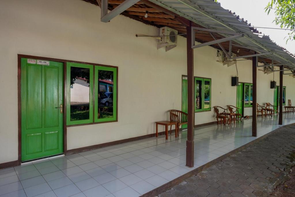 RedDoorz Syariah near Sekuro Beach Jepara