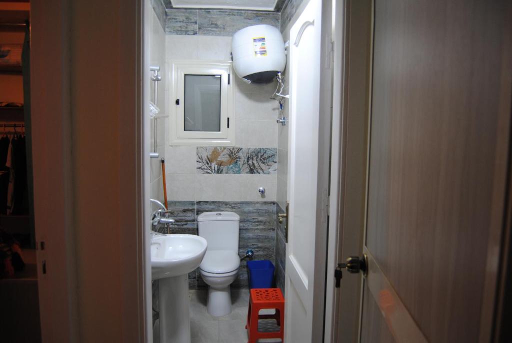 Koupelna v ubytování Badr Deluxe Apartments - Families Only