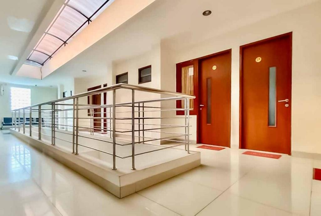 Fotografie z fotogalerie ubytování RedDoorz Syariah Plus near Cirebon Super Block Mall 2 v destinaci Cirebon