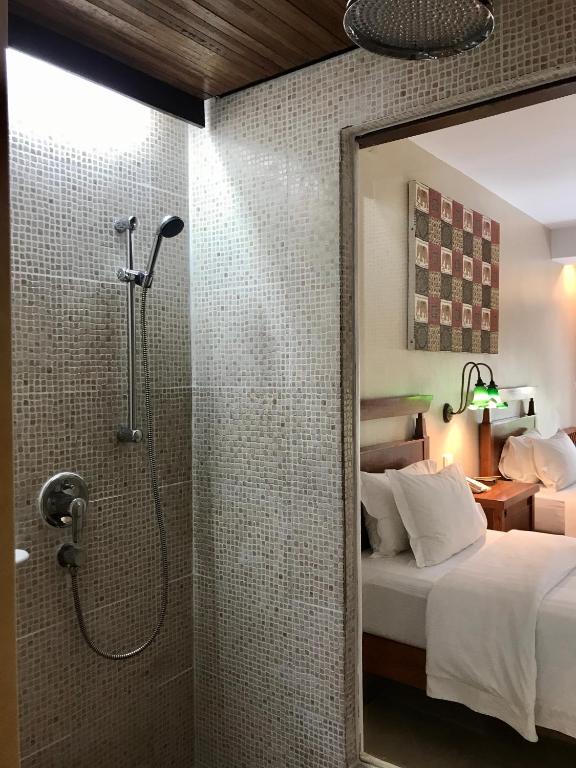 Postel nebo postele na pokoji v ubytování Ao Nang Colors Hotel - Aonang Beach