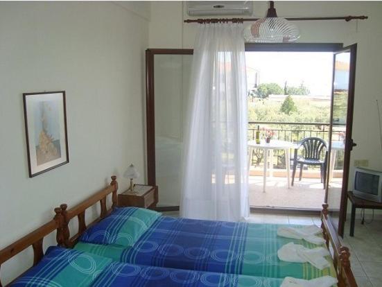 Postel nebo postele na pokoji v ubytování Yianna Studios & Apartments