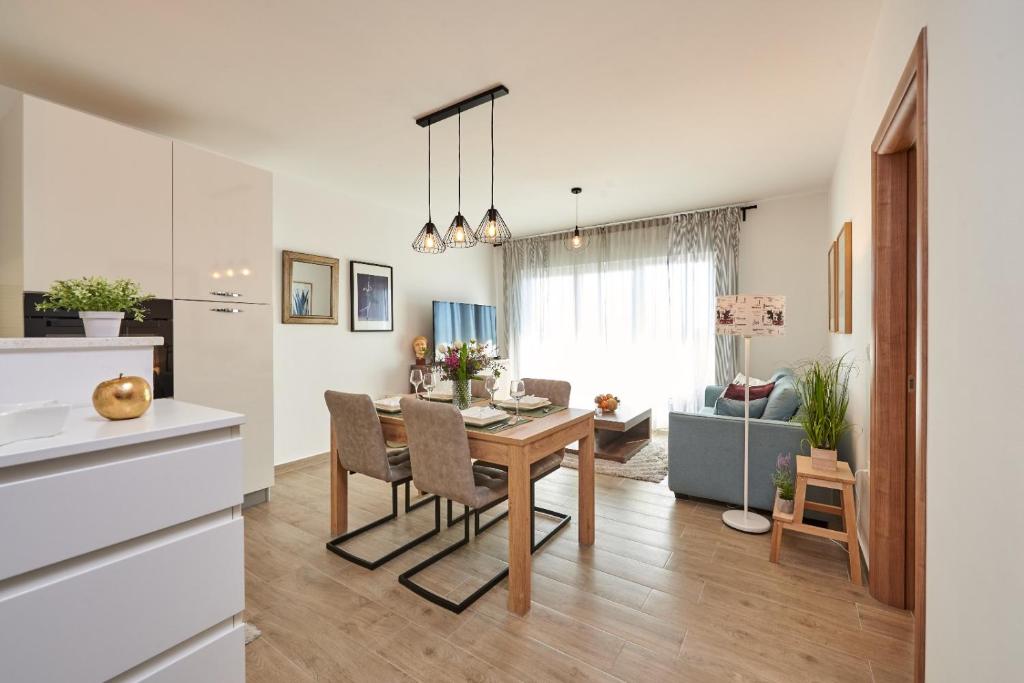 Posedenie v ubytovaní Luxury apartment Charm with pool