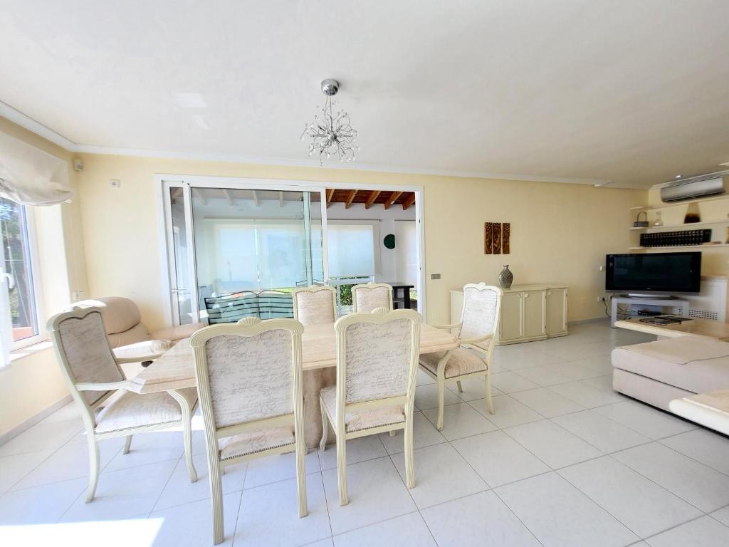 Villa Denis (ESP Sant Rafael de Sa Kreu) - Booking.com