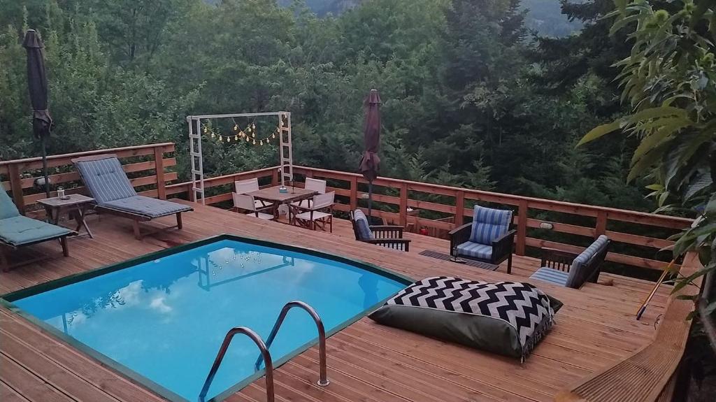 Bazén v ubytovaní Kedra Village alebo v jeho blízkosti