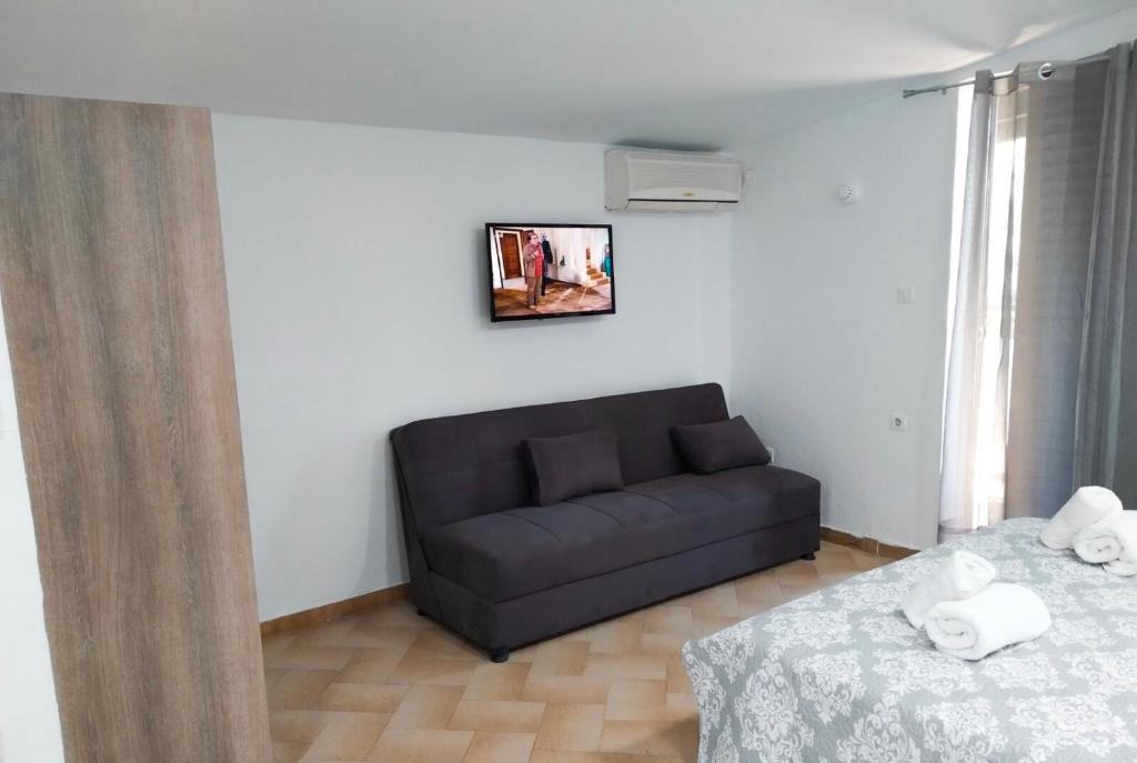 TV a/nebo společenská místnost v ubytování Penny's Holiday Studio