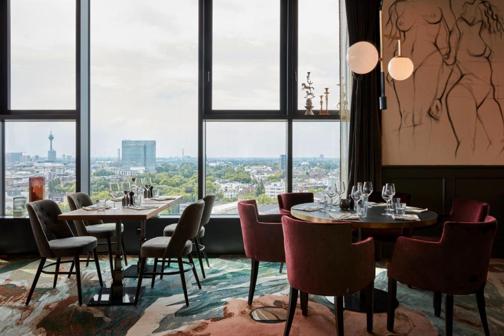 25hours Hotel Das Tour Düsseldorf Updated 2022 S 25hours Hotel Das Tour Düsseldorf, Round Table Dinner Buffet Hours Düsseldorf