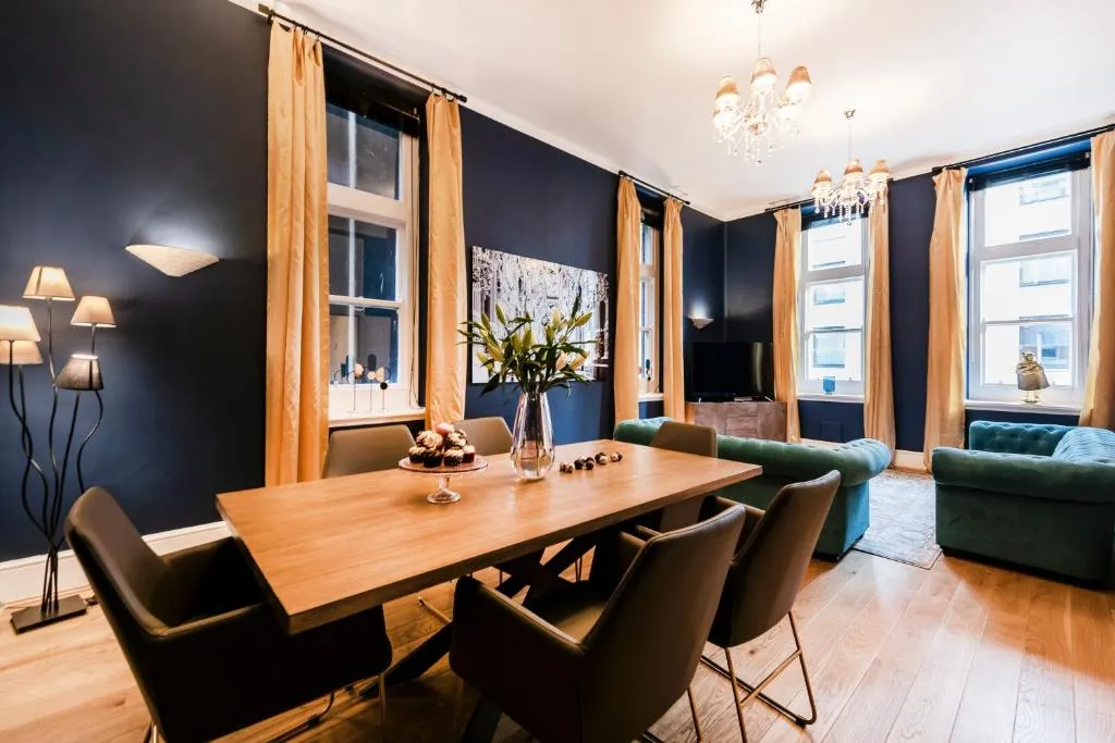 GORGEOUS LARGE DeLUXE WEST-END PARK ARCHITECT HOME, Londra, Marea Britanie