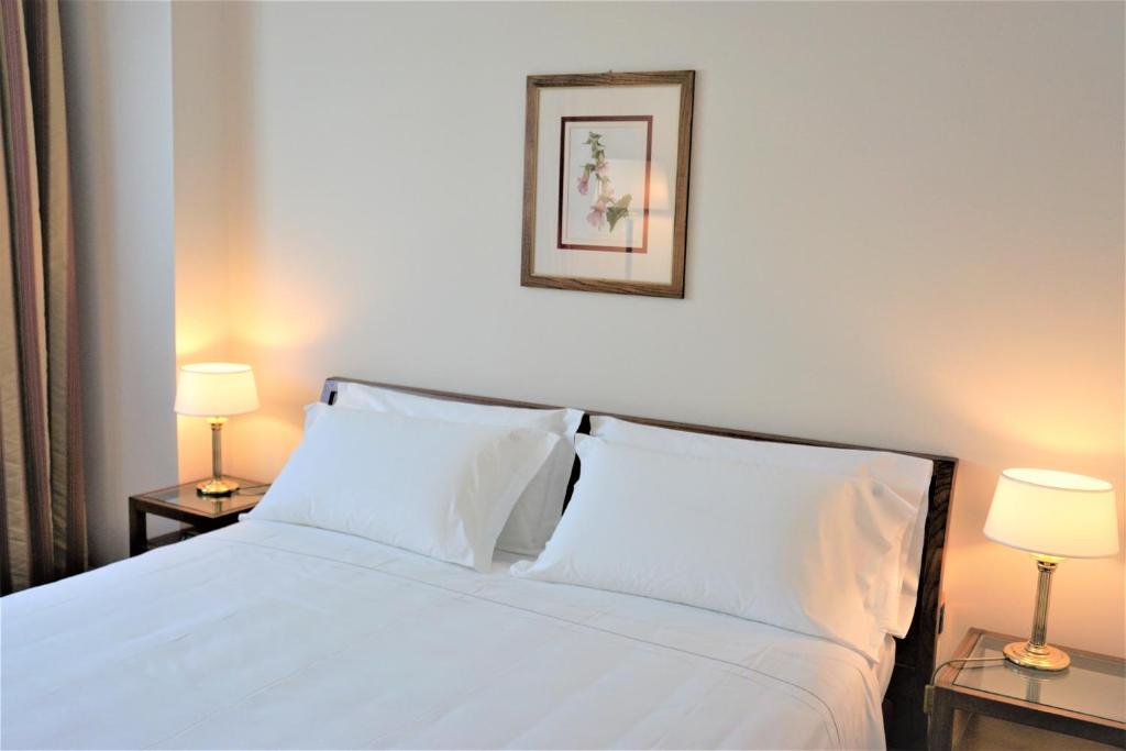 Łóżko lub łóżka w pokoju w obiekcie Delta Hotel Apartments