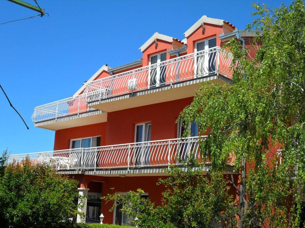 Budova, v ktorej sa apartmán nachádza
