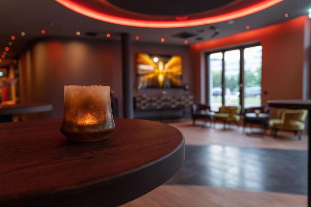 Posezení v ubytování Qube Hotel Bahnstadt