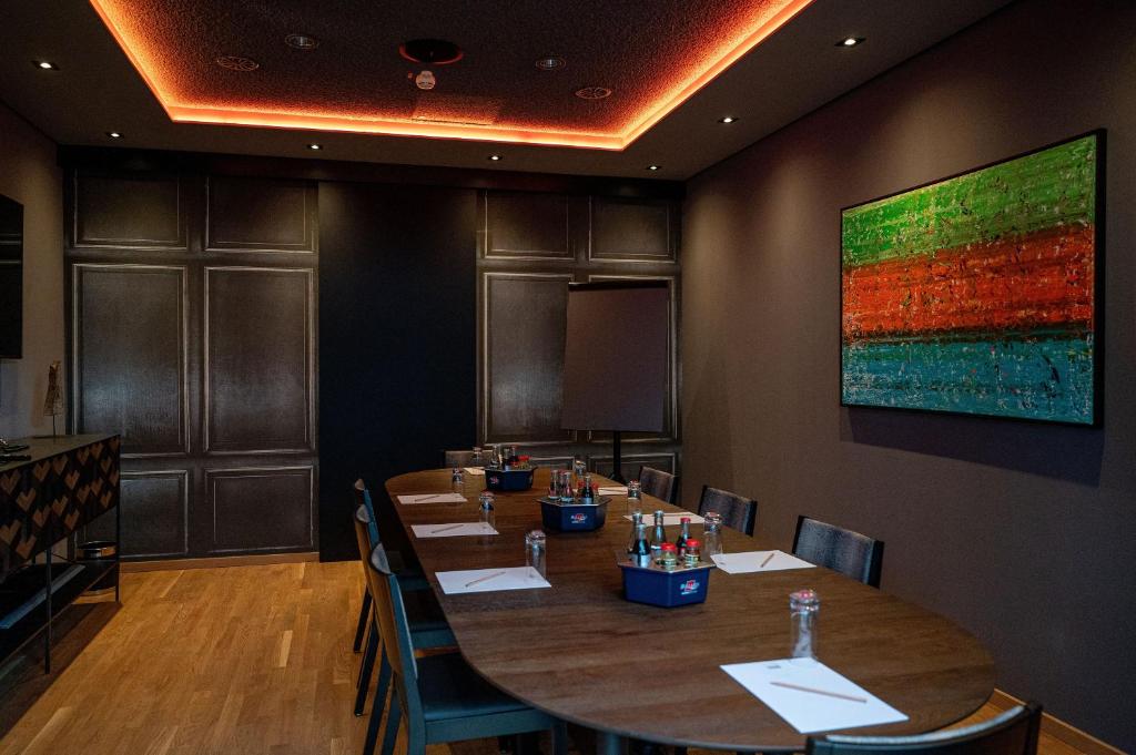 Qube Hotel Bahnstadt - Resim 31