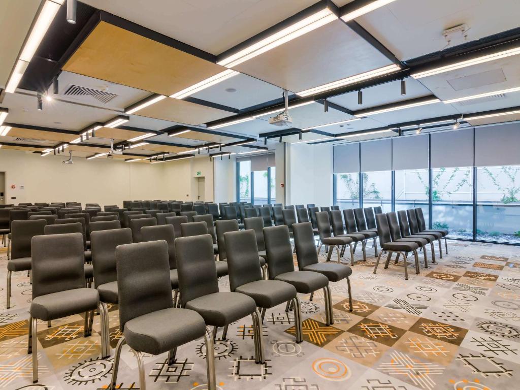 Zona de afaceri și/sau sala de conferințe de la ibis Styles Bucharest City Center