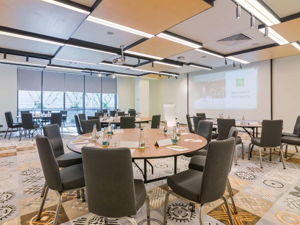 Zona de afaceri și/sau sala de conferințe de la ibis Styles Bucharest City Center