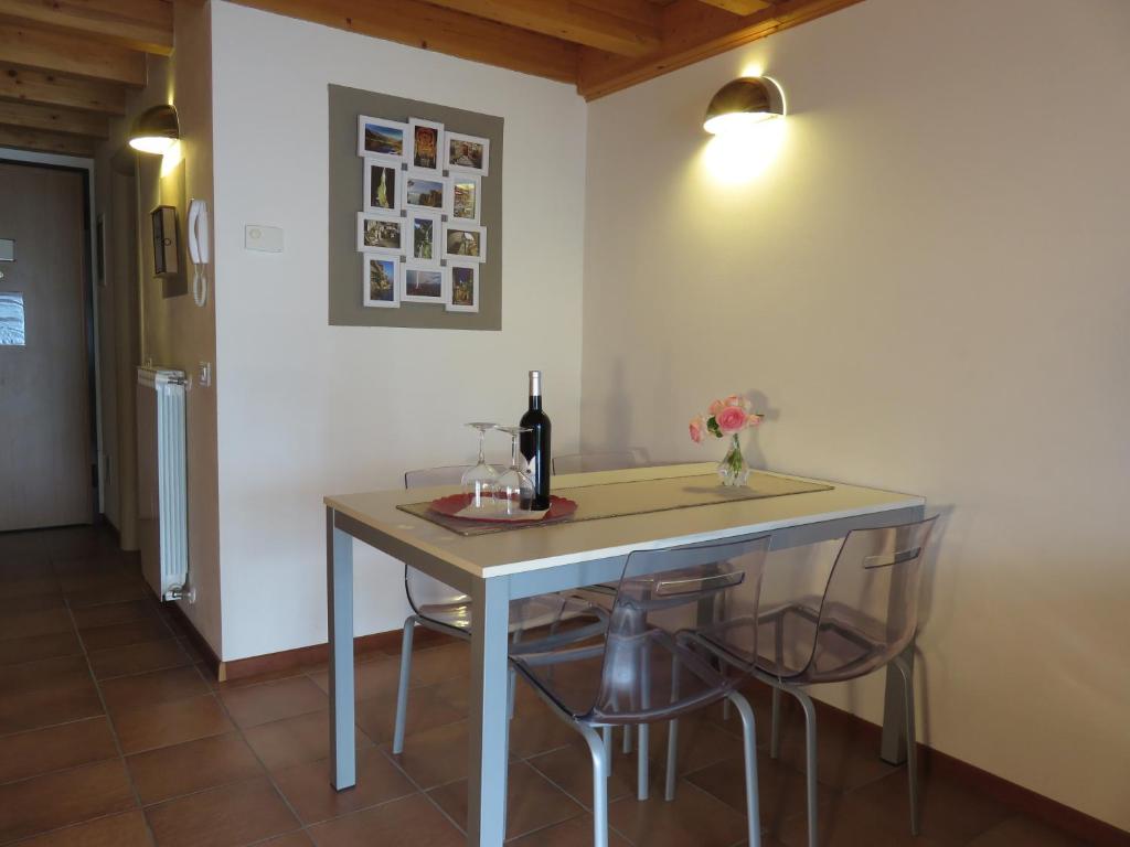 Zdjęcie z galerii obiektu Maisonette Caterina w Tremosine Sul Garda