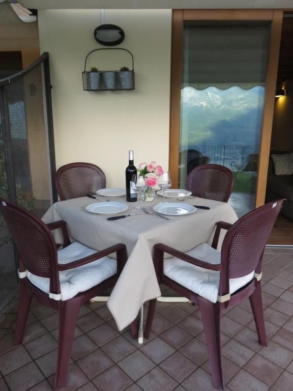 Zdjęcie z galerii obiektu Maisonette Caterina w Tremosine Sul Garda
