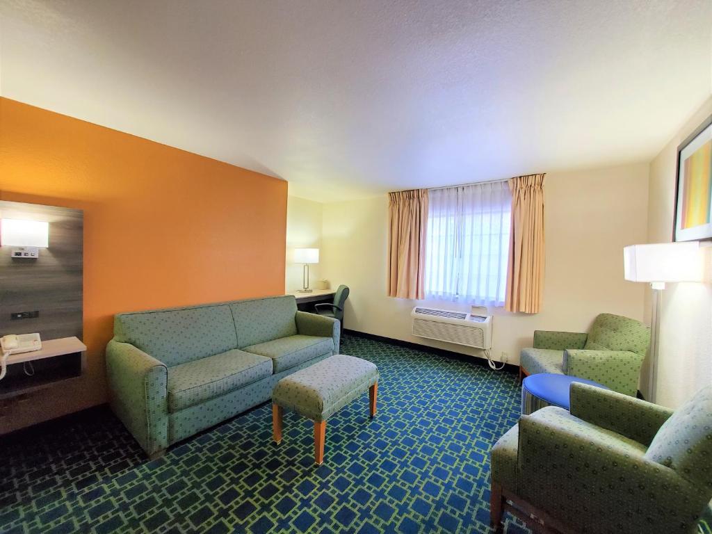 Baymont by Wyndham Santa Fe - King Studio Suite - Non-Smoking