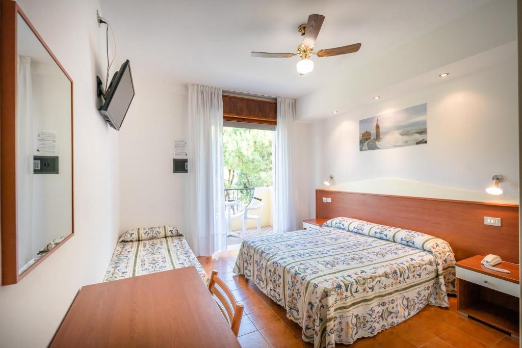 Postel nebo postele na pokoji v ubytování Hotel Coralba