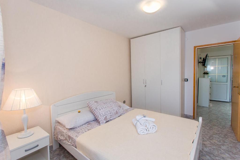 Postel nebo postele na pokoji v ubytování Apartments Desirée