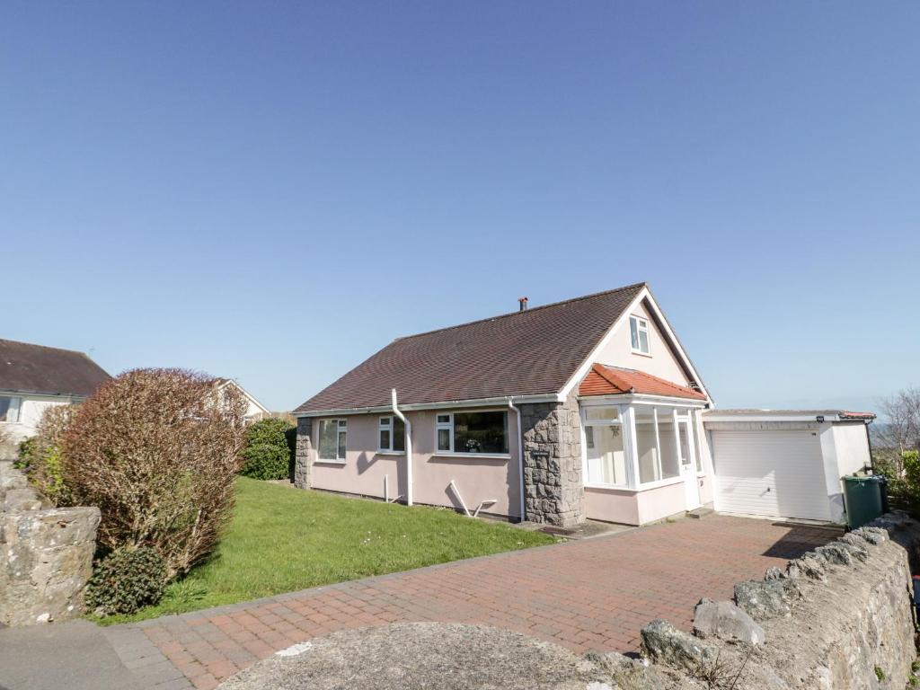 Tanglewinds, Benllech (updated prices 2024)