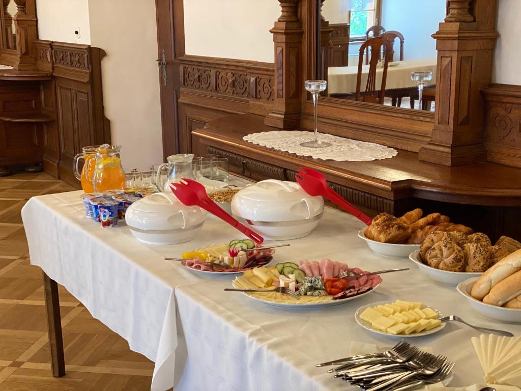 Jedzenie w pensjonacie lub w pobliżu